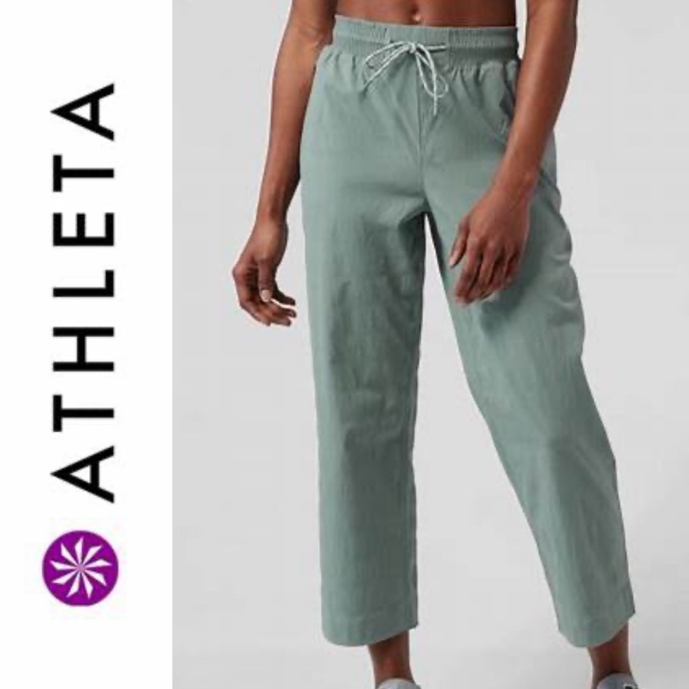 EUC SZ 14 ATHLETA TREKKIE CROPS